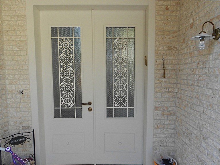 דלת כניסה של וריאציה עם העיצוב המקסים של רויטל גלילי ביבר